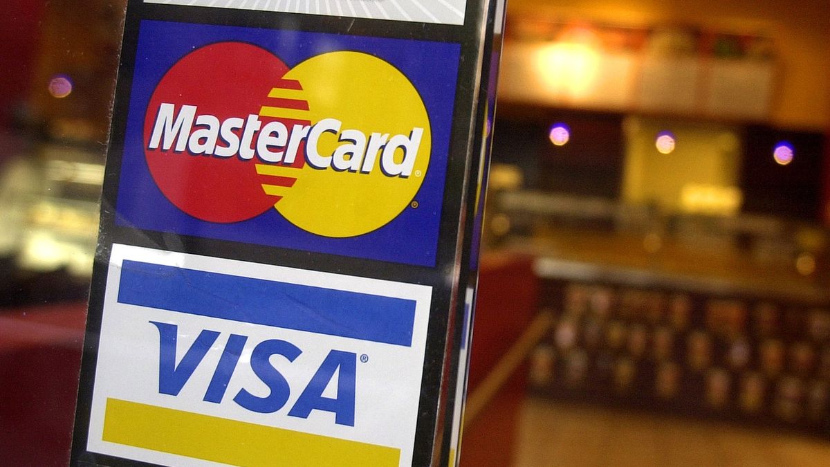 Visa a Mastercard chtějí zvednout obchodníkům poplatky